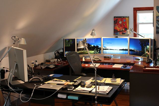 Multi-Monitor Workplace